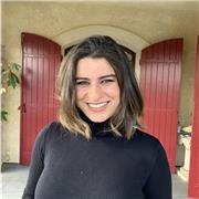 Bonjour, j'ai obtenu mon bac scientifique avec mention très bien et je suis maintenant étudiante en dentaire. Je peux donner des cours particuliers en français, mais également en maths, physique, anglais ou encore espagnol